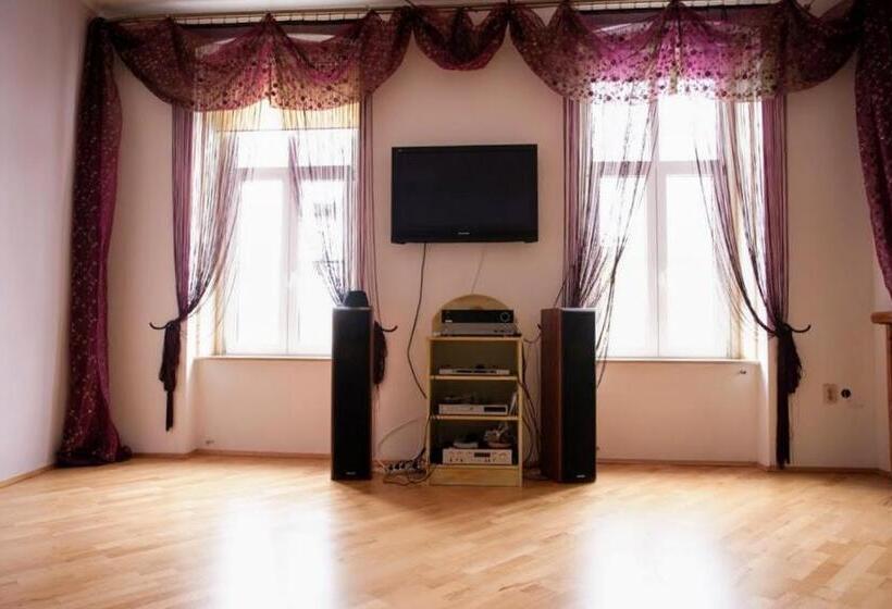 غرفة قياسية ثلاثية مزودة بشرفة, Kronhaus