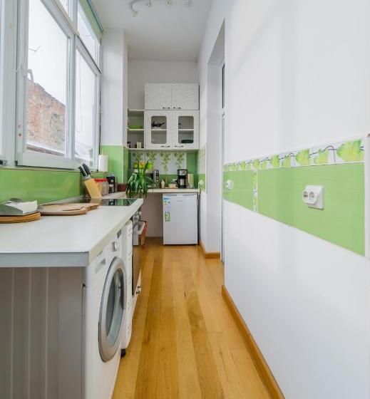 شقة غرفة واحدة, Kronhaus