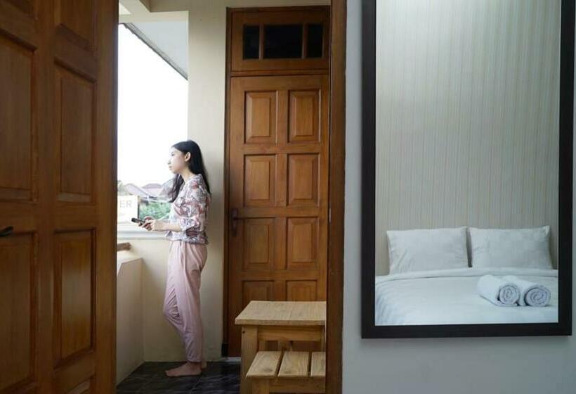 غرفة قياسية حمام مشترك, Omah Sastro 2