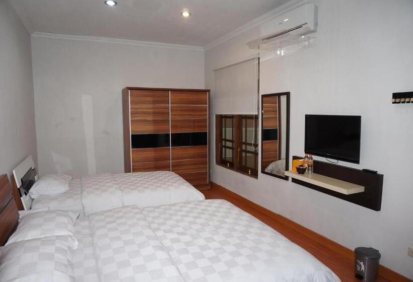 غرفة عائلية, Omah Sastro 2