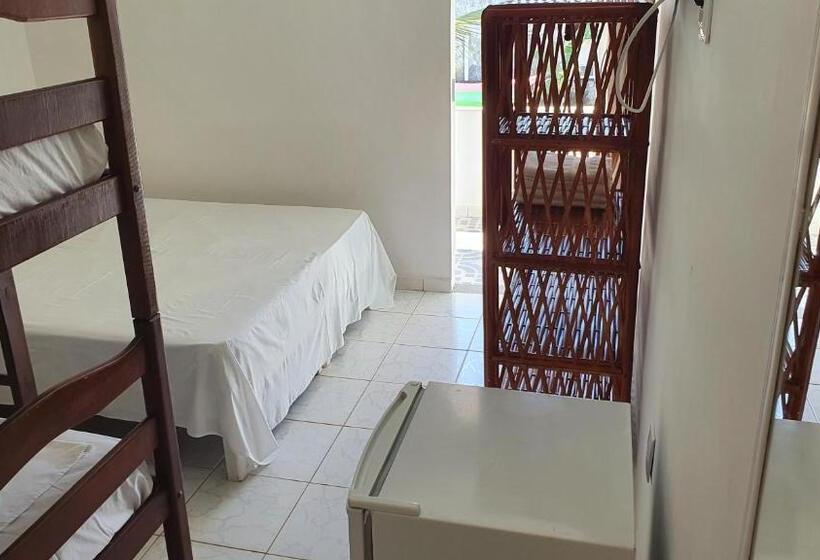 חדר לארבעה סטנדרטי עם מרפסת, Pousada Sol Nascente