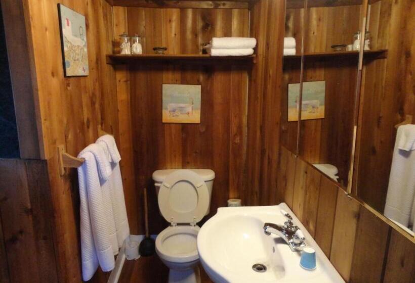 スタンダードバンガロー, Old Towne Inne Chuckwagon Bar & Grill