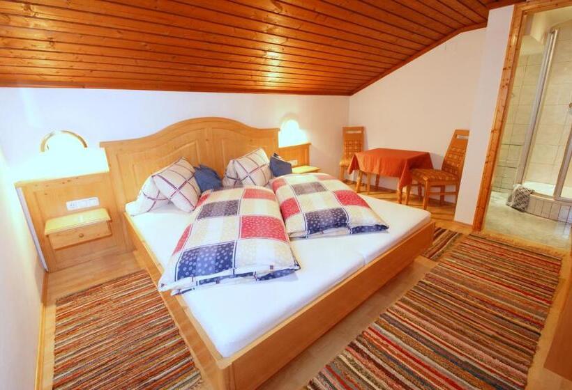 غرفة قياسية مزوَّدة بشُرفة, Untermühlbauer Fam. Schreder