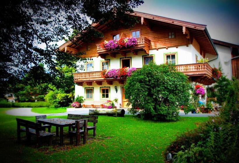 غرفة قياسية مزوَّدة بشُرفة, Untermühlbauer Fam. Schreder