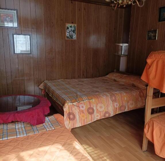 Четырехместный номер эконом класса с общей ванной комнатой, Family House Del Rey