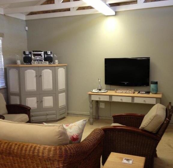 デラックスファミリールーム, Anne's Place