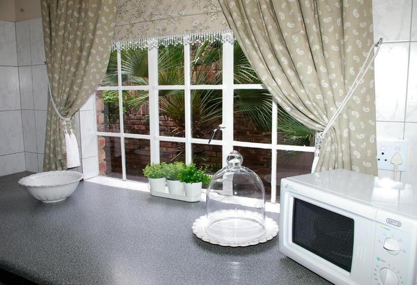 エクゼクティブルーム, Anne's Place