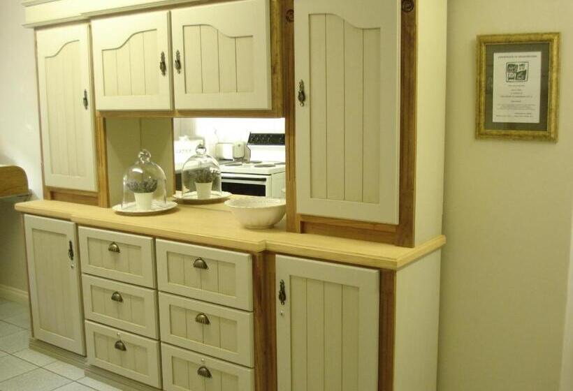 エクゼクティブルーム, Anne's Place