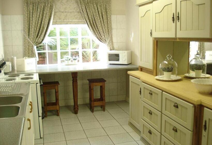 エクゼクティブルーム, Anne's Place