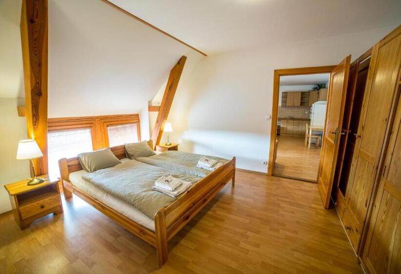 1ベッドルームアパートメント, Farma Ptýrov