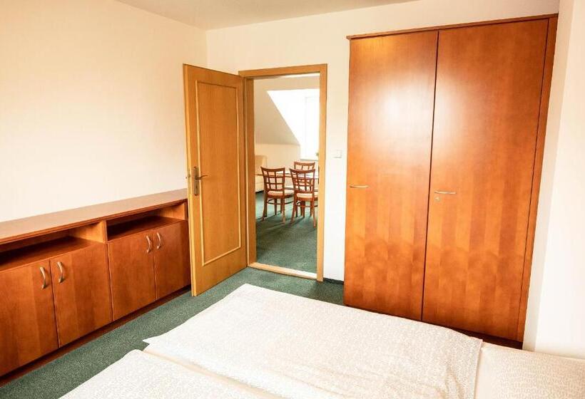 1 Szobás Apartman, Penzion Rondo