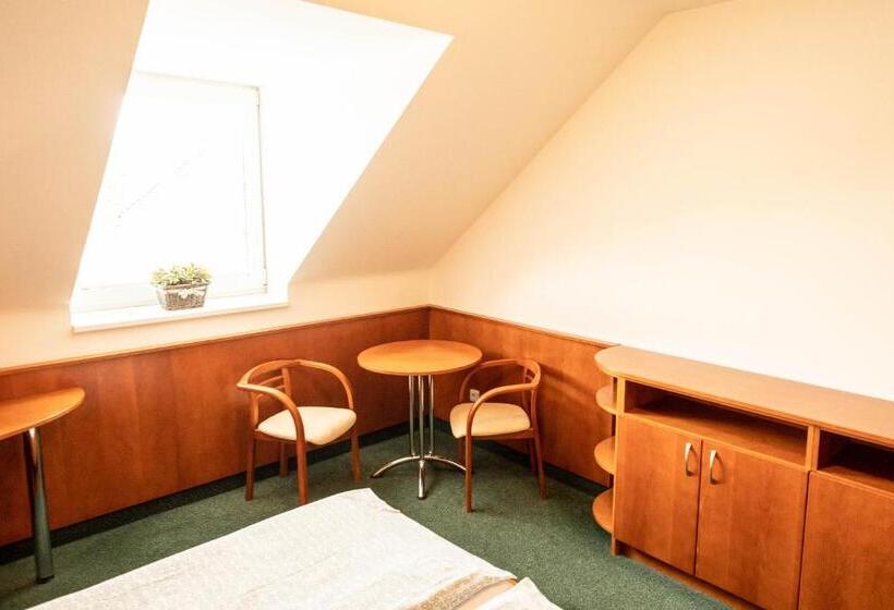 1 Szobás Apartman, Penzion Rondo