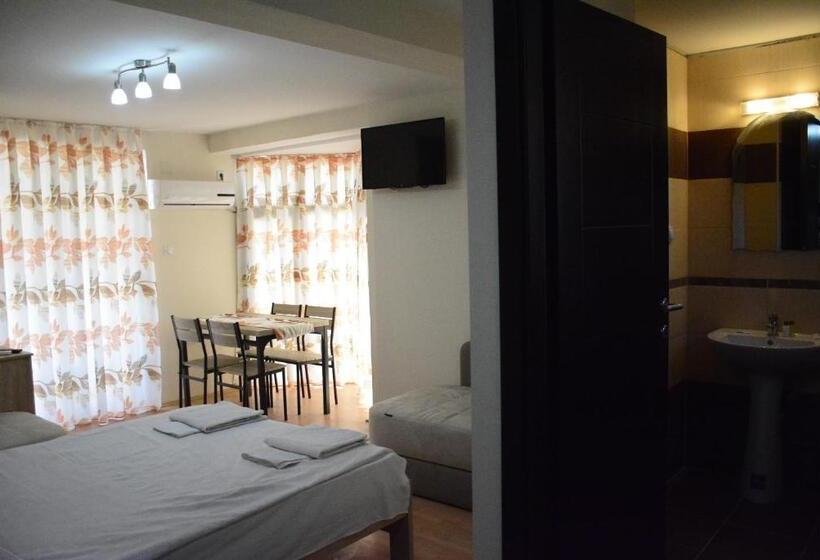 اتاق استاندارد سه نفره, Villa Konzuli