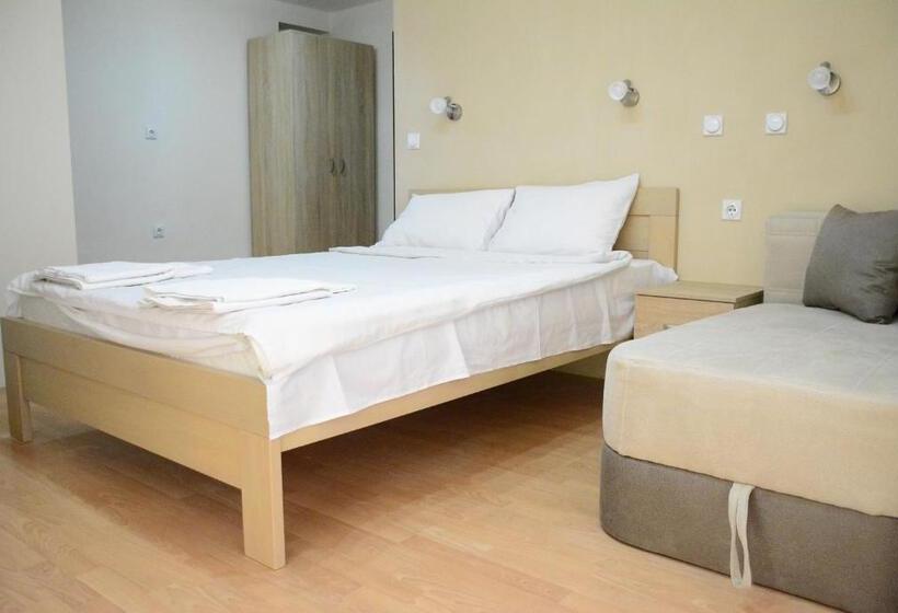 اتاق استاندارد سه نفره, Villa Konzuli