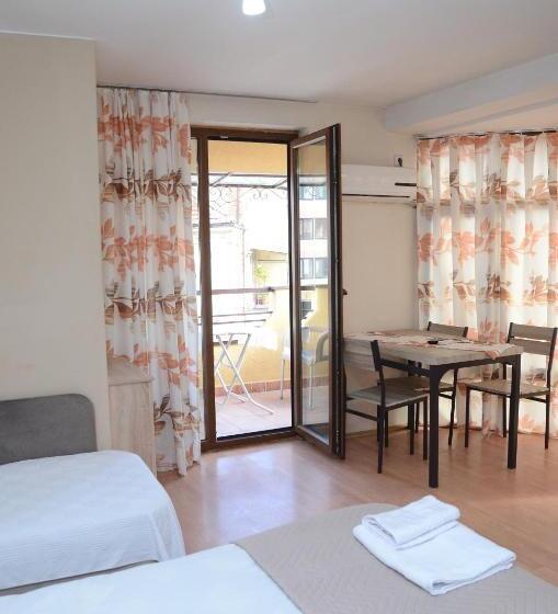 اتاق استاندارد چهار تخته, Villa Konzuli