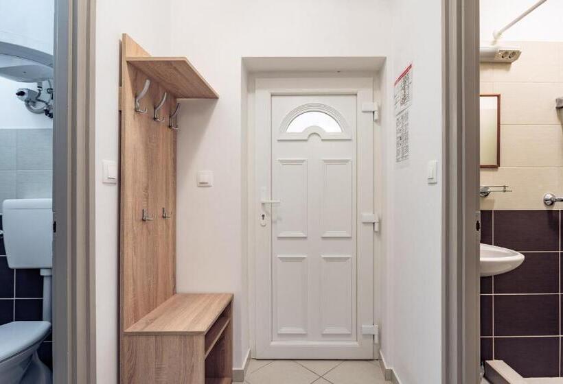 اتاق استاندارد سه تخته با بالکن, Sobri Halászcsárda és Panzió