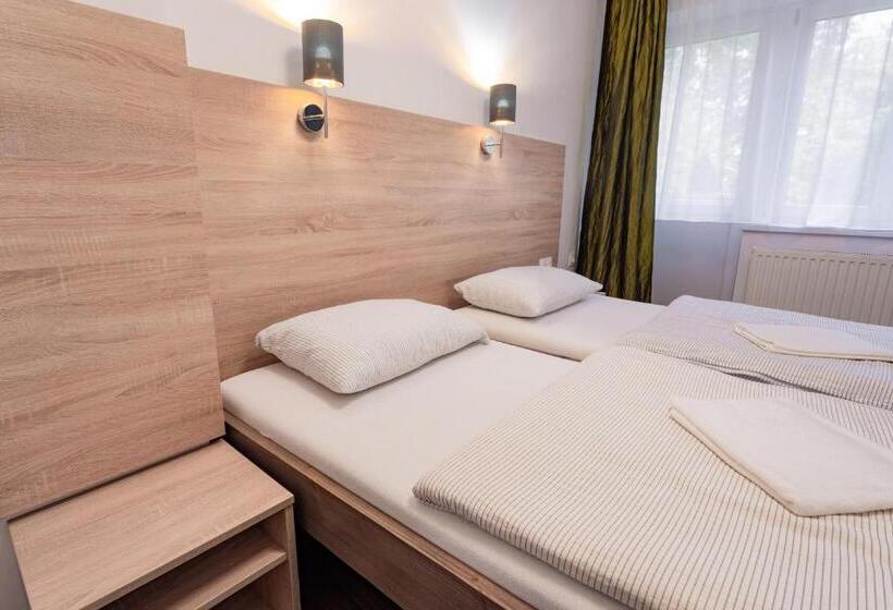 اتاق استاندارد با بالکن, Sobri Halászcsárda és Panzió