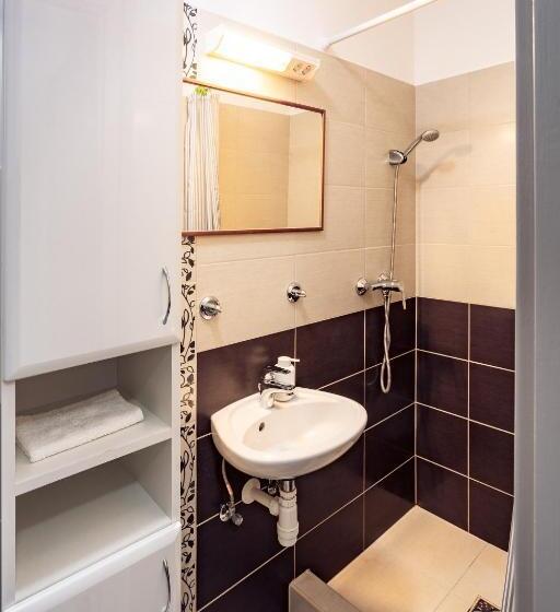 اتاق عادی, Sobri Halászcsárda és Panzió