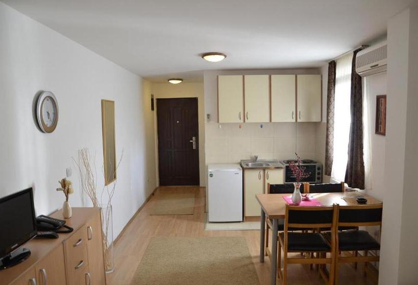 اتاق استاندارد سه نفره, Topcider