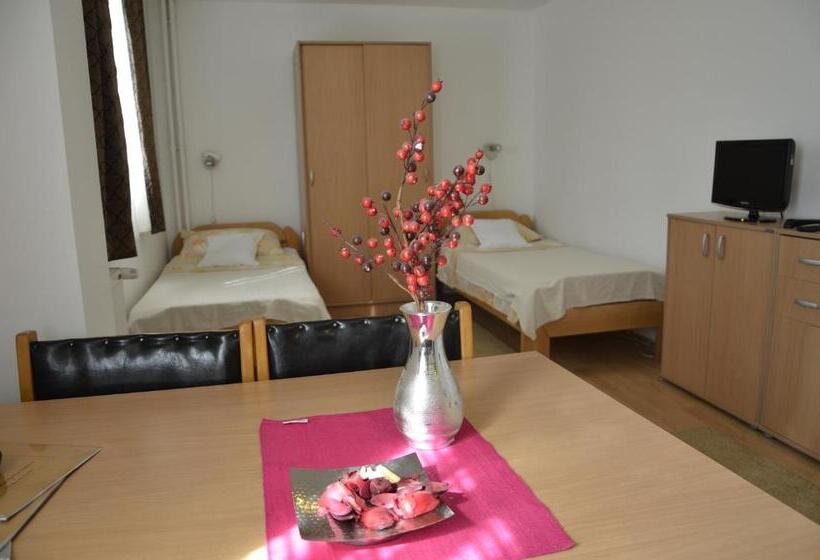 اتاق استاندارد سه نفره, Topcider