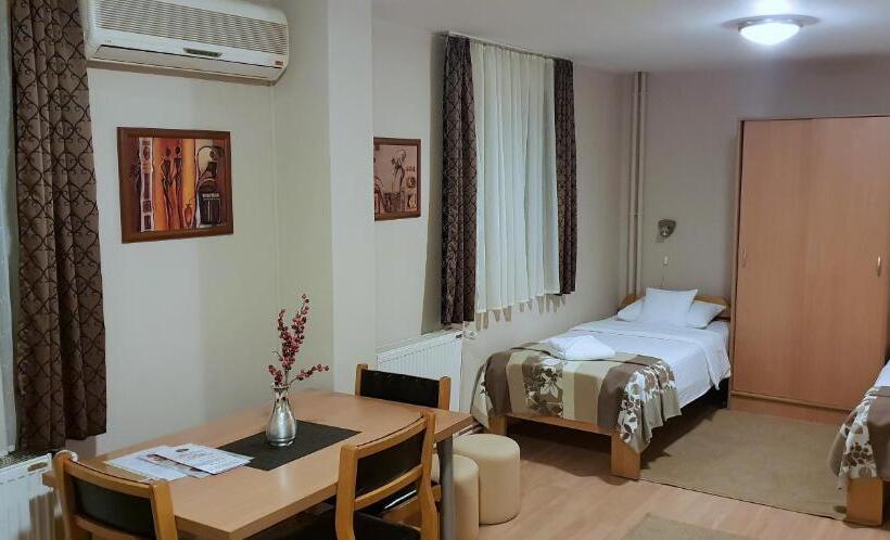 اتاق استاندارد سه نفره, Topcider