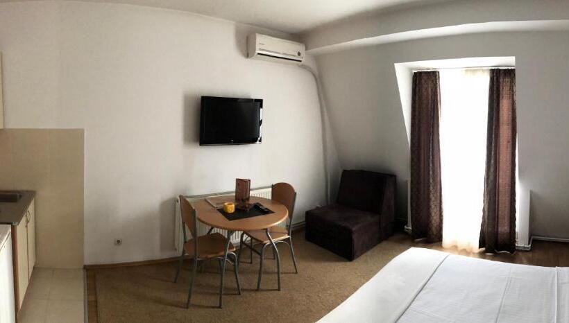 اتاق استاندارد سه نفره, Topcider