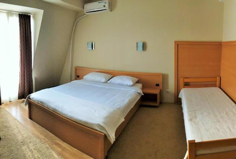 اتاق استاندارد سه نفره, Topcider