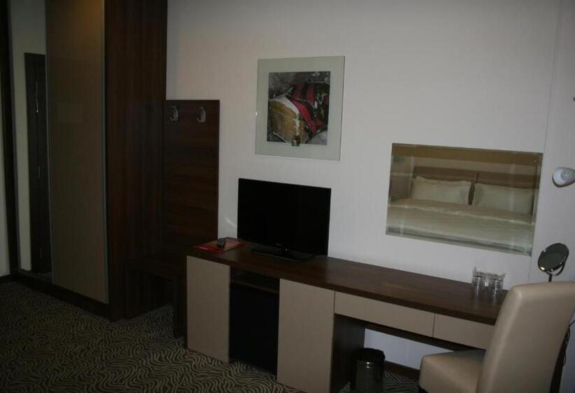 اتاق استاندارد یک نفره, Franca