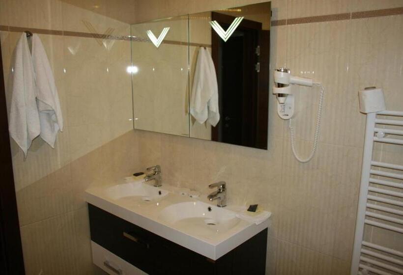 اتاق استاندارد سه نفره, Franca