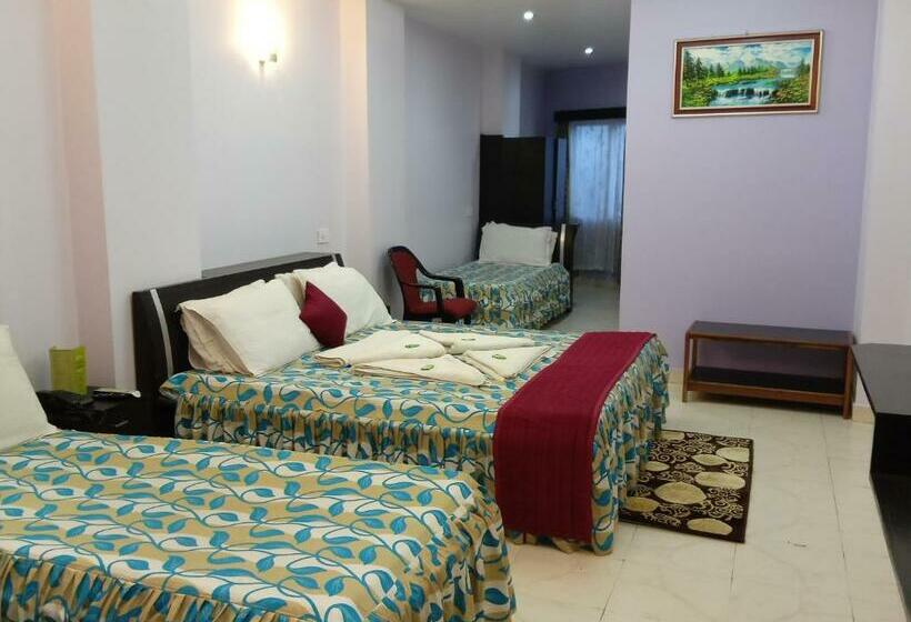 חדר אקונומי לשלושה, Barbareek