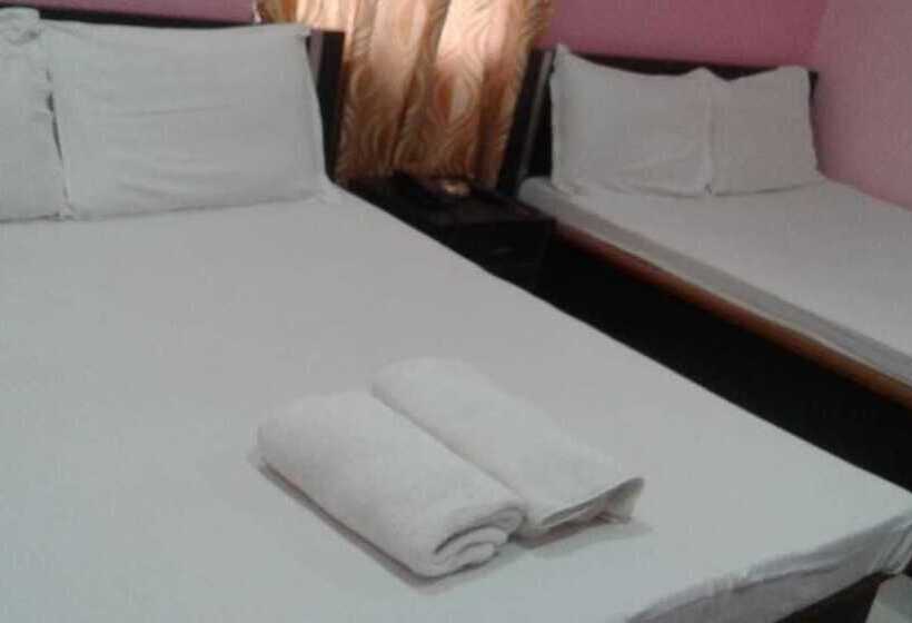 חדר דלוקס לארבעה, Barbareek