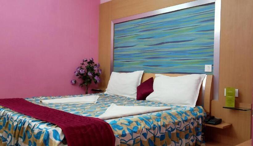 חדר דלוקס, Barbareek