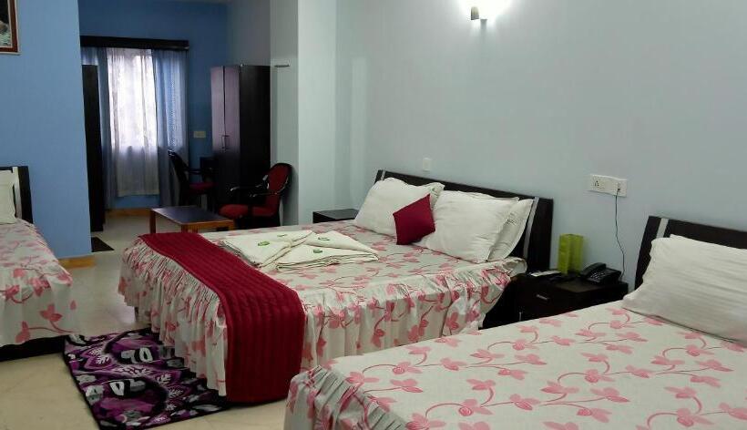 חדר משפחתי דלוקס, Barbareek