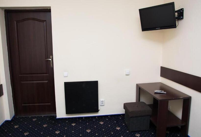 اتاق استاندارد یک نفره, Faraon