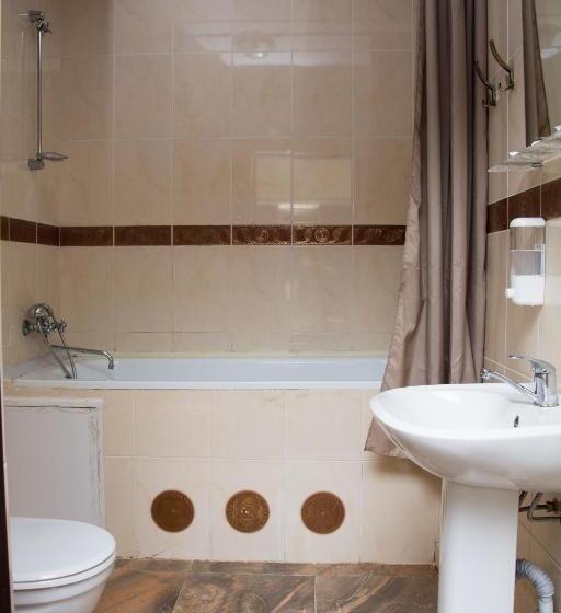 سوییت جونیور, Faraon