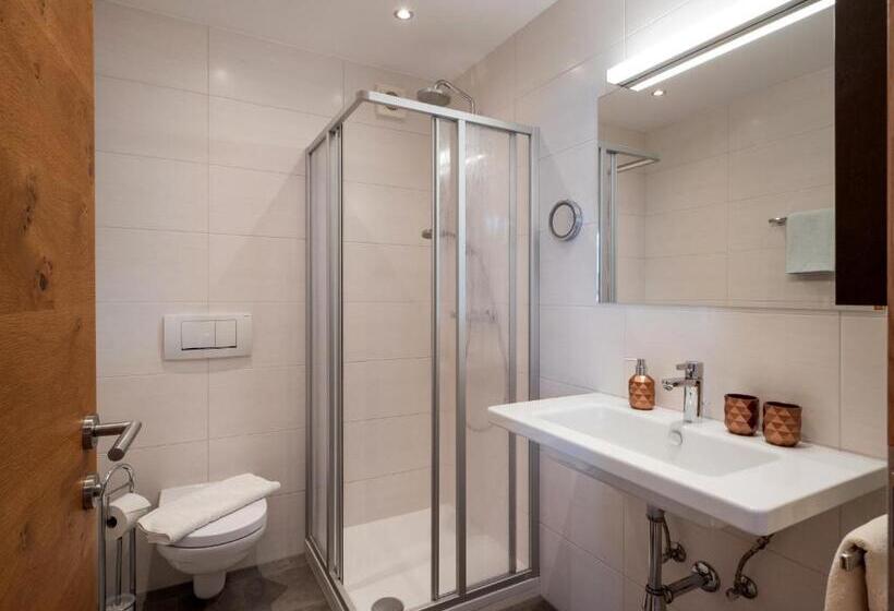 חדר סטנדרט לשלושה עם מרפסת, Riemenerhof