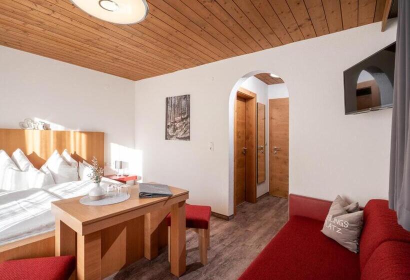 חדר סטנדרט לשלושה עם מרפסת, Riemenerhof