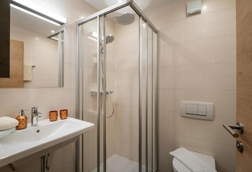 Comfort room with balcony, Riemenerhof