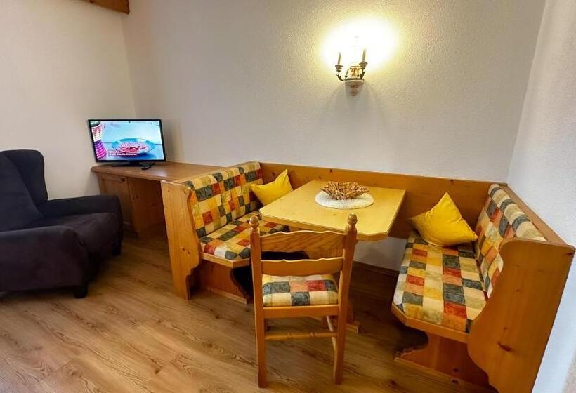 침실 3개 아파트, Alte Schmiede