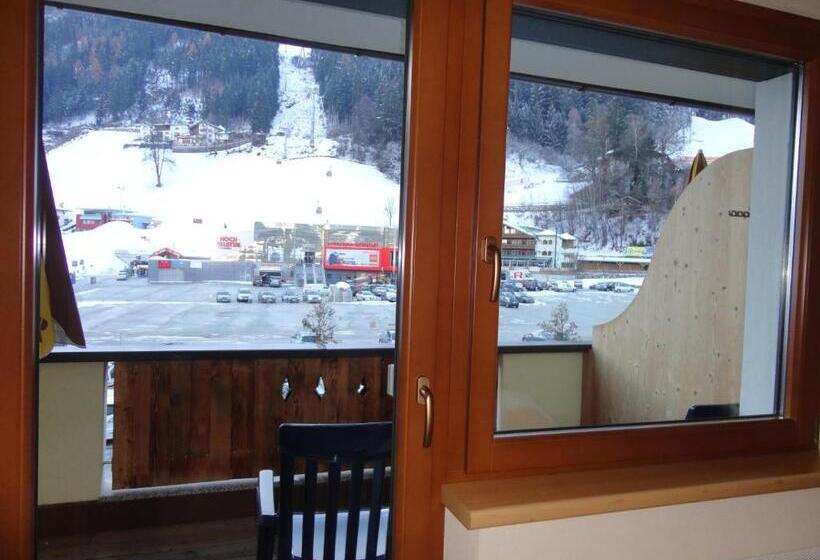 Трехместный Номер Стандарт с Балконом, Garni Klocker