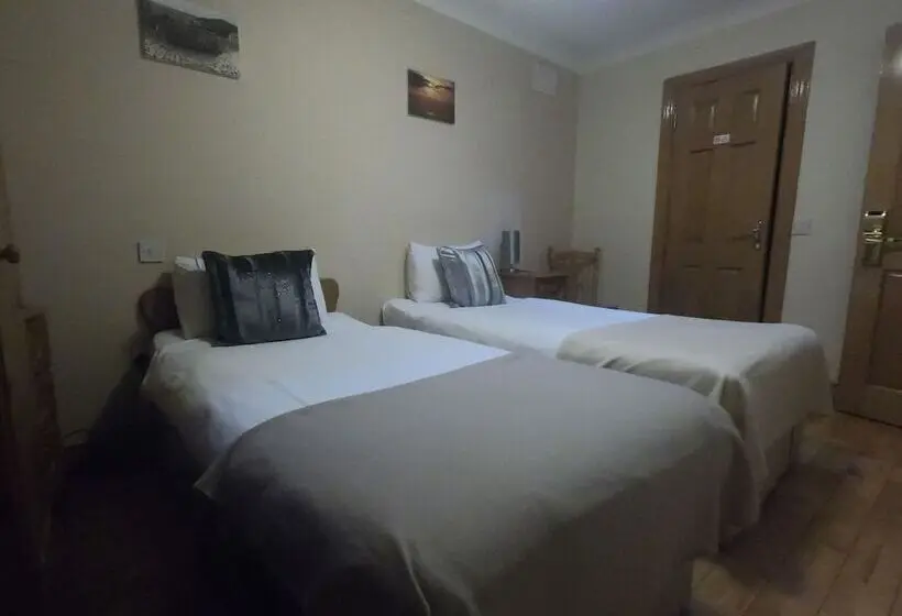 اتاق استاندارد, The Foggy Dew Inn