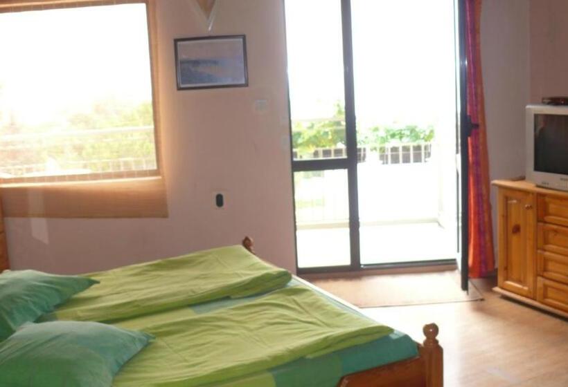 חדר סטנדרט לשלושה, Villa Climate Guest House