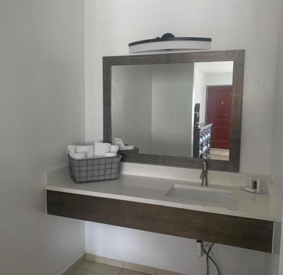 带大床的标准间, Hanging Lake Inn