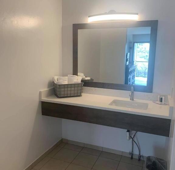 标准间, Hanging Lake Inn