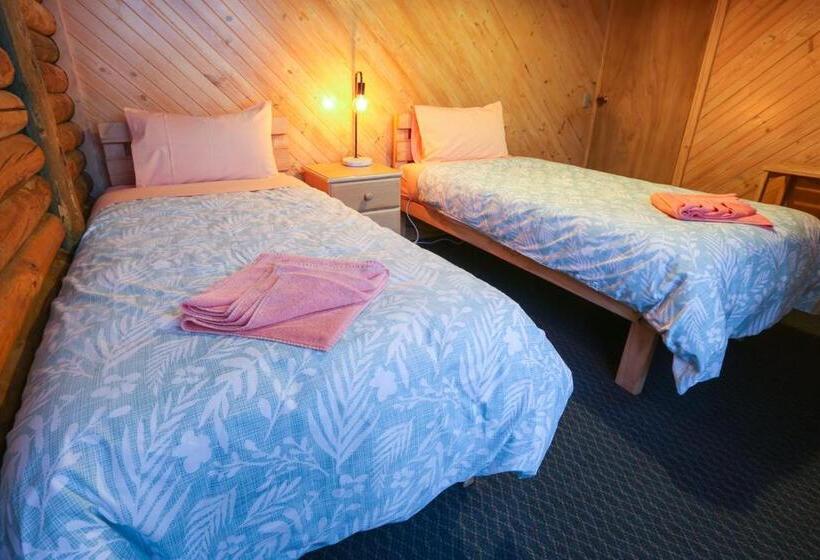 Дом 2 Спальни, Lazy Acre Log Cabins