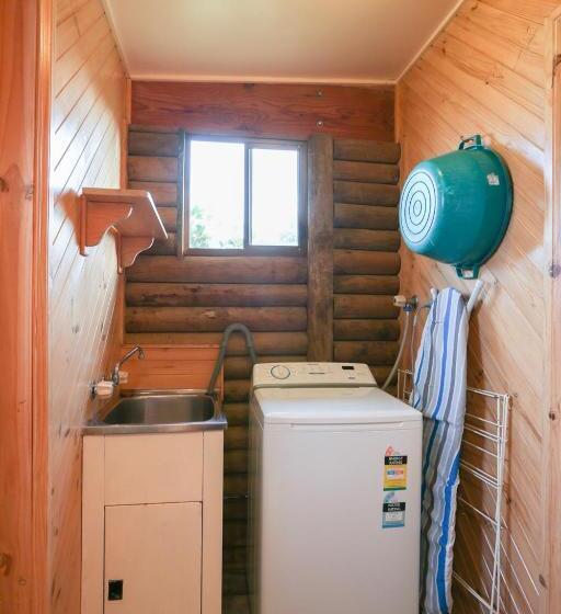 小室, Lazy Acre Log Cabins