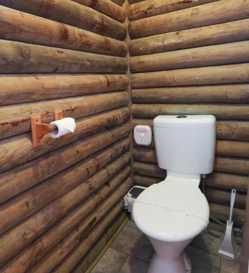 小室, Lazy Acre Log Cabins