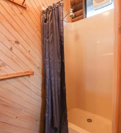کابین, Lazy Acre Log Cabins