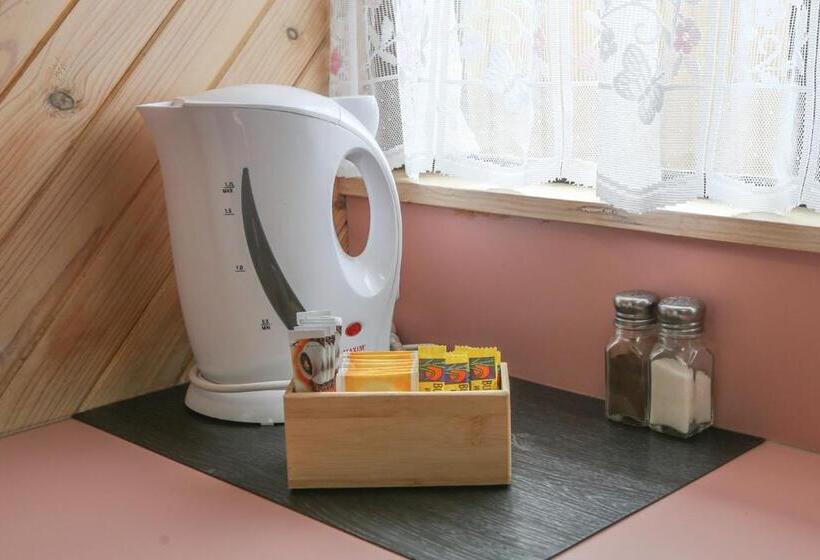 小室, Lazy Acre Log Cabins