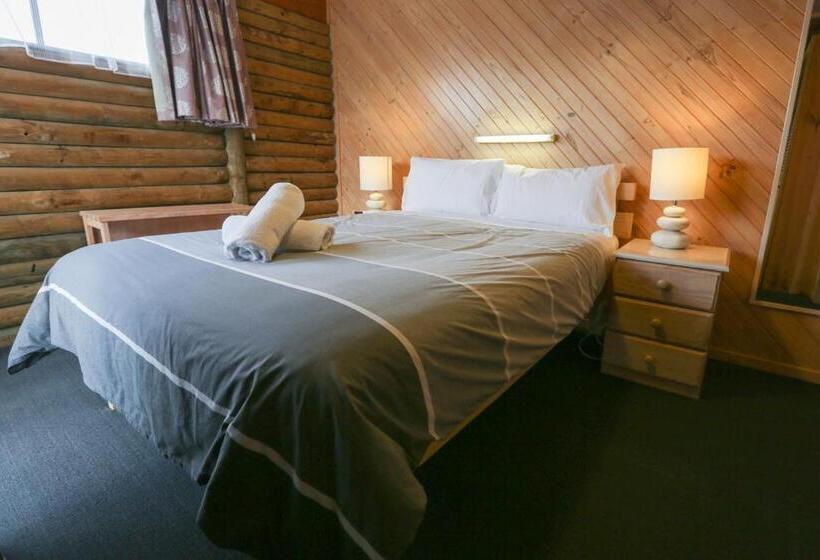 小室, Lazy Acre Log Cabins